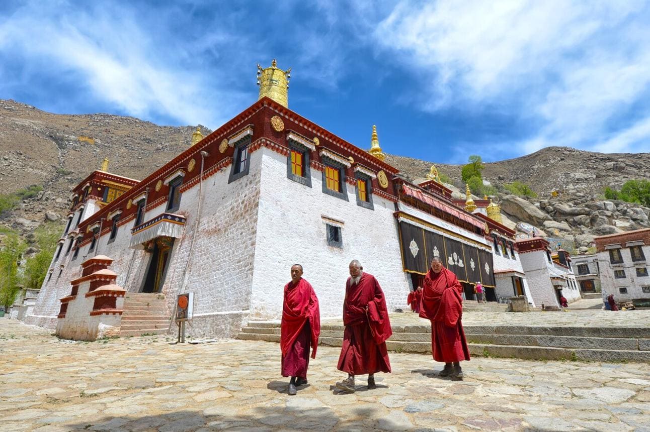 HOLY MT. KAILASH, MANASARUVAR & LHASA TOUR