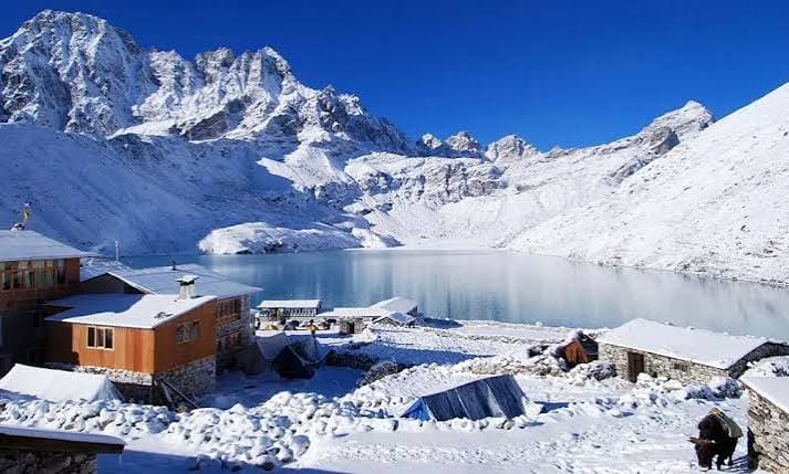Gokyo Lake Trek: Turquoise Waters & Himalayan Panorama photo 3