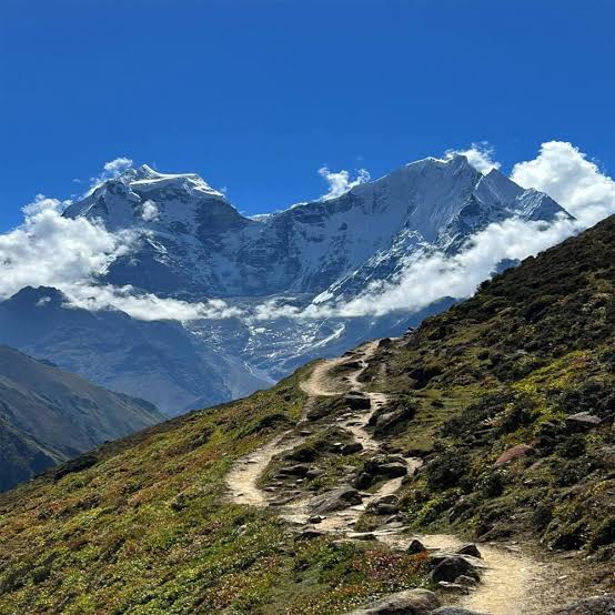 Gokyo Lake Trek: Turquoise Waters & Himalayan Panorama photo 11