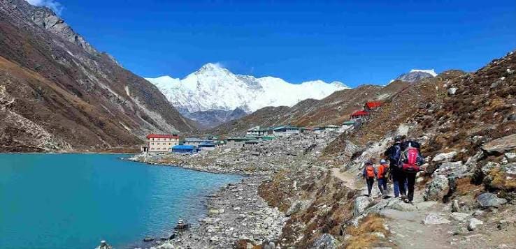 Gokyo Lake Trek: Turquoise Waters & Himalayan Panorama photo 18