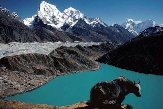 Gokyo Lake Trek: Turquoise Waters & Himalayan Panorama photo 4