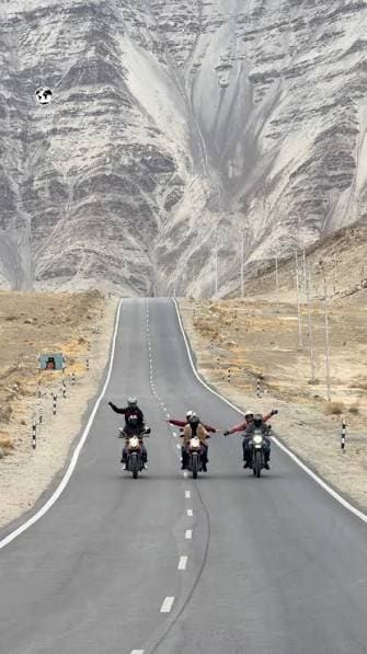 HIMALAYAN BIKE RIDE ADVENTURE - LADAKH photo 18